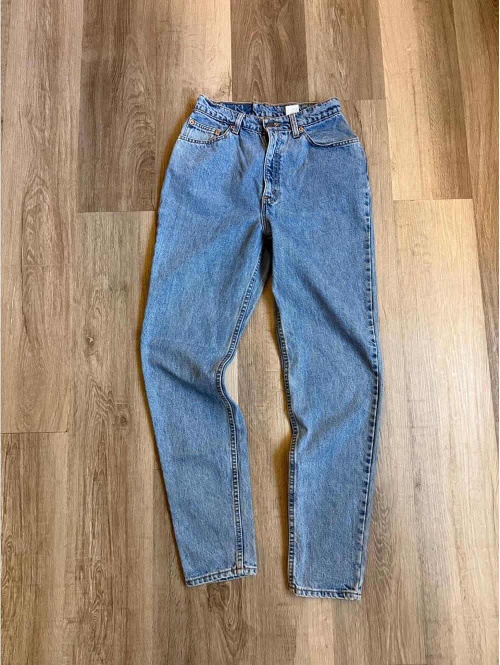 Vintage Levi's 512 slim fit tapered leg cotton jeans in blue, size 11 #tapered